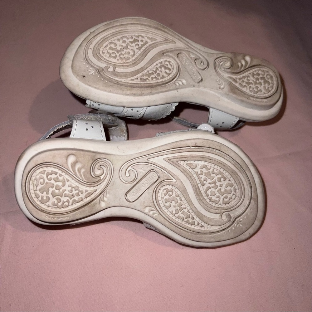 Stride Rite Butterscotch Girl’s White Sandals Just In Time For Spring - Picture 4 of 6